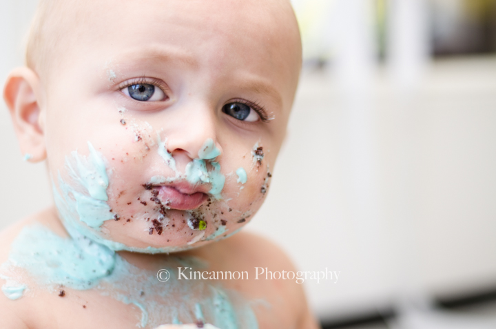 1st birthday cake smash photography / Kincannon Photography