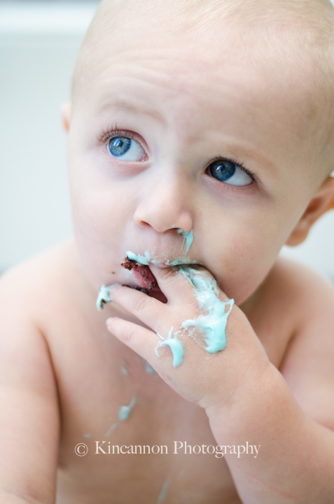 1st birthday cake smash photography / Kincannon Photography